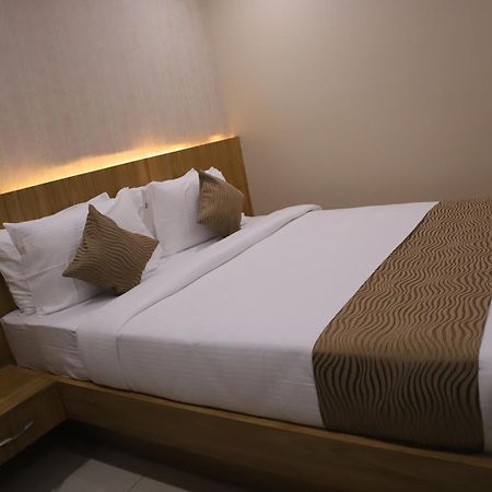 Hotel Dc Star Tarapith Exteriör bild
