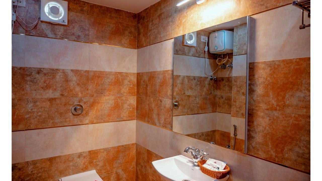 Hotel Dc Star Tarapith Exteriör bild