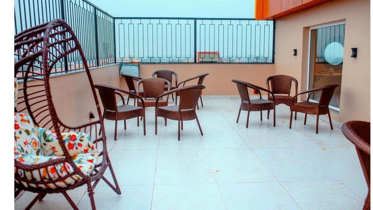 Hotel Dc Star Tarapith Exteriör bild